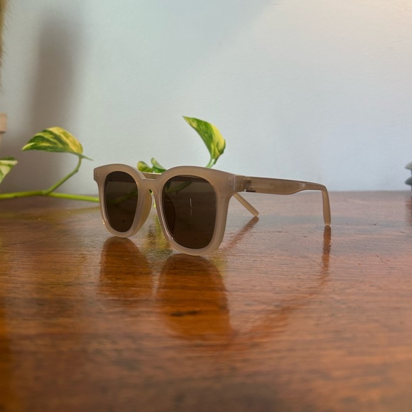 CLASSIC SUNGLASSES - Picture 2 of 4